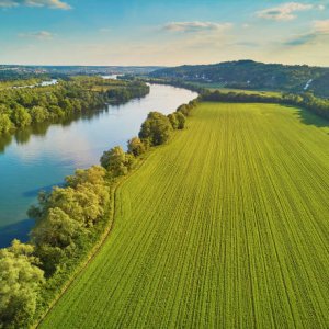 river-farmland_ec50b87b